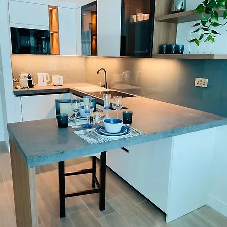 Luxury Apartment On The Metro Facing Dubai Marina Extérieur photo