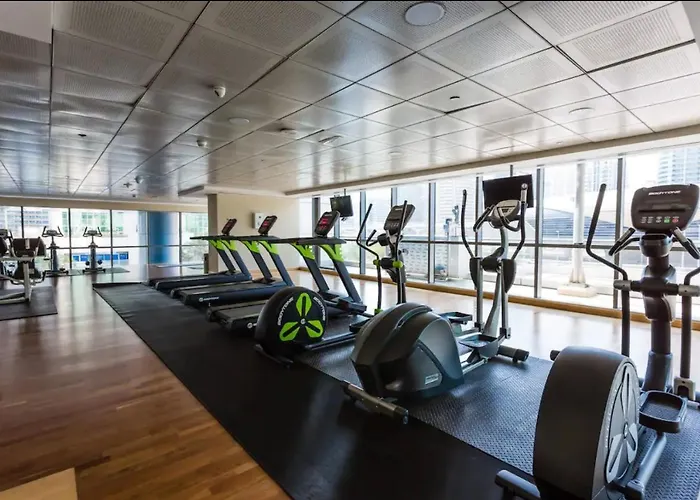 Luxury Apartment On The Metro Facing Dubai Marina