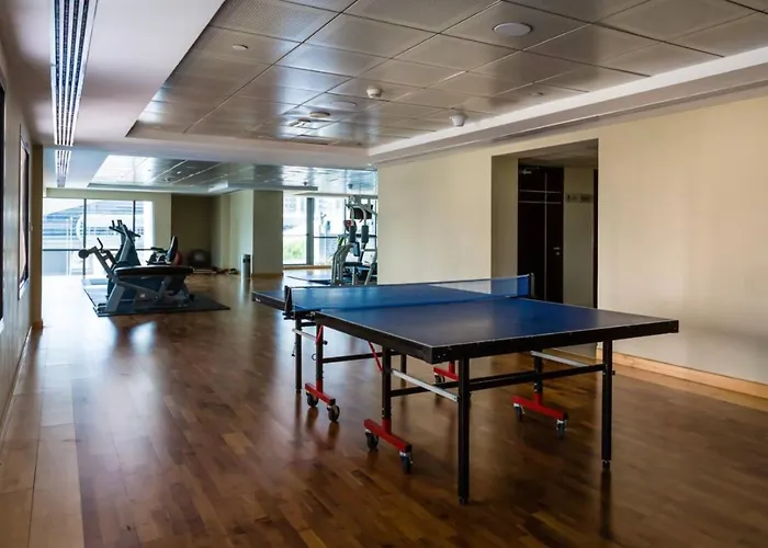 Luxury Apartment On The Metro Facing Dubai Marina